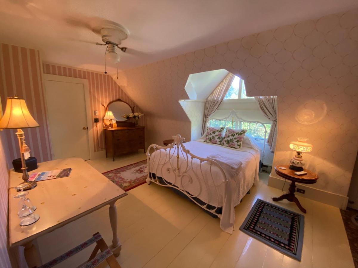 Bed and Breakfast Victorian By The Sea Lincolnville Exterior foto