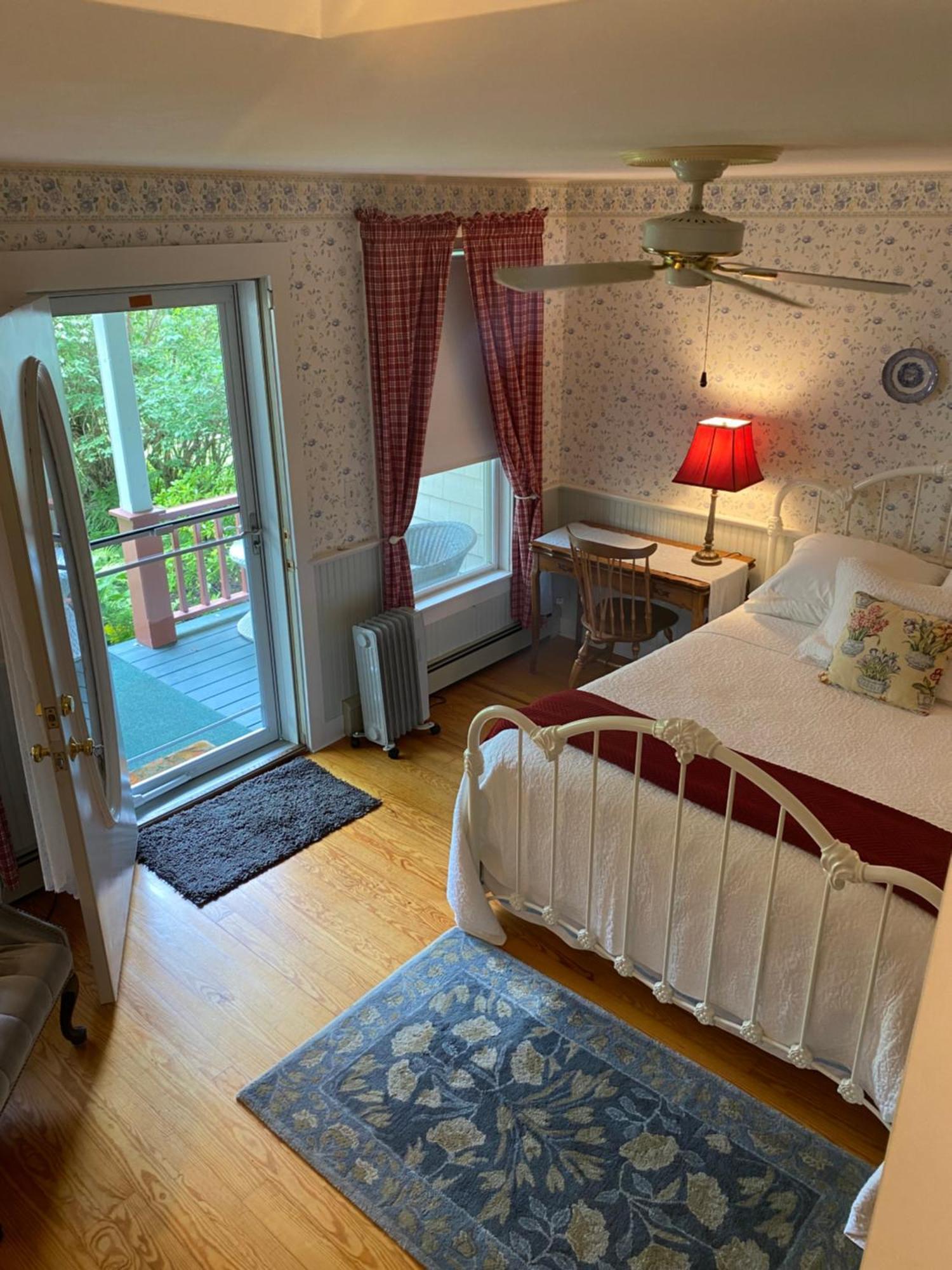 Bed and Breakfast Victorian By The Sea Lincolnville Exterior foto
